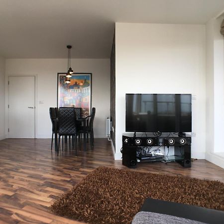 לונדון Luxury 2 Bed Penthouse Apartment Near Station מראה חיצוני תמונה