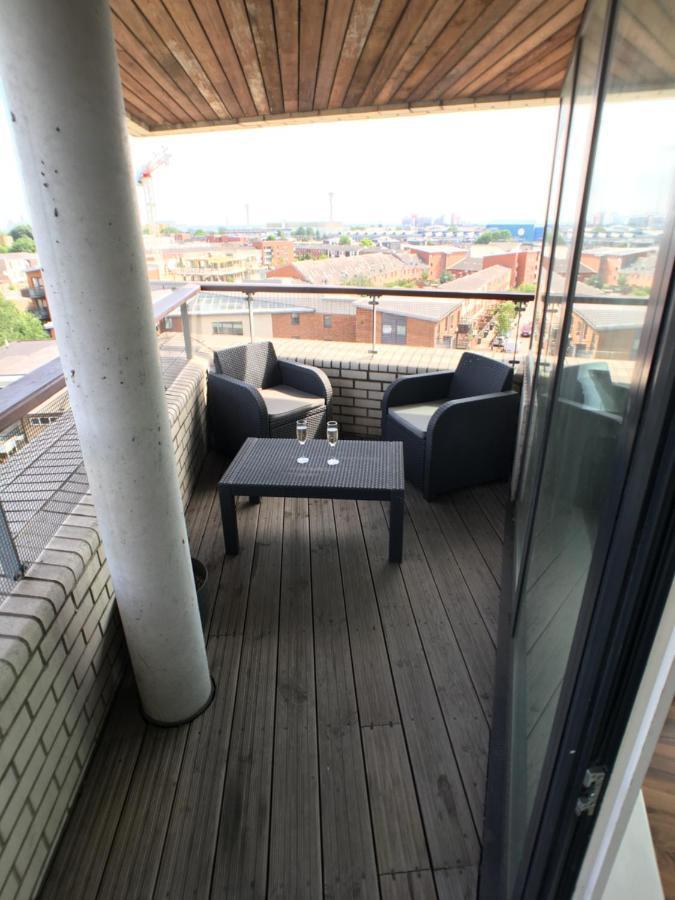 לונדון Luxury 2 Bed Penthouse Apartment Near Station מראה חיצוני תמונה