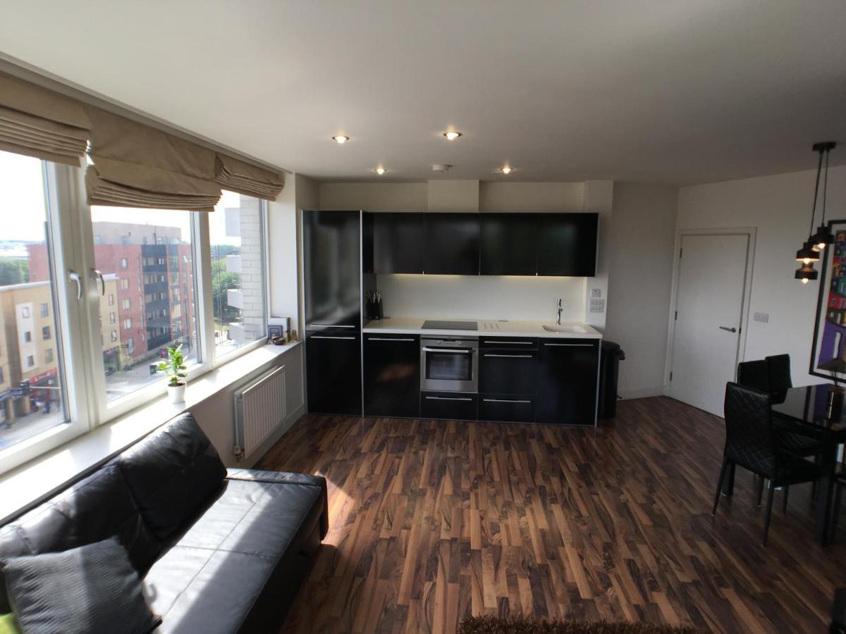 לונדון Luxury 2 Bed Penthouse Apartment Near Station מראה חיצוני תמונה