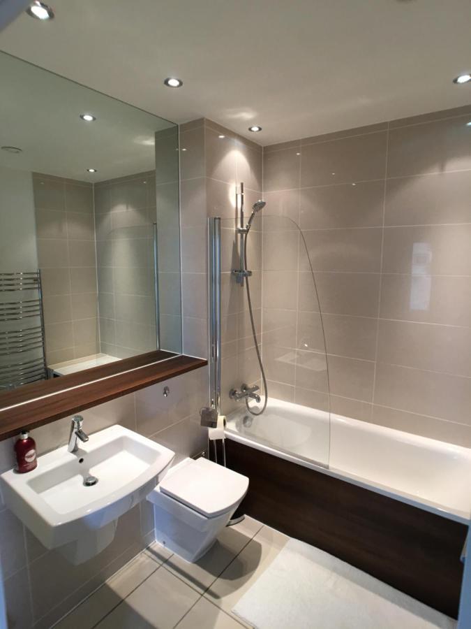 לונדון Luxury 2 Bed Penthouse Apartment Near Station מראה חיצוני תמונה