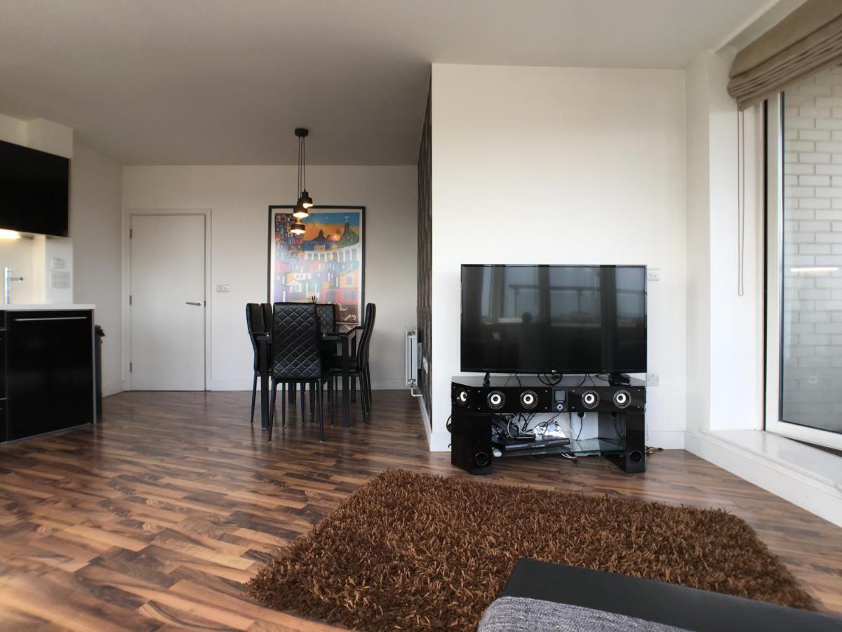 לונדון Luxury 2 Bed Penthouse Apartment Near Station מראה חיצוני תמונה