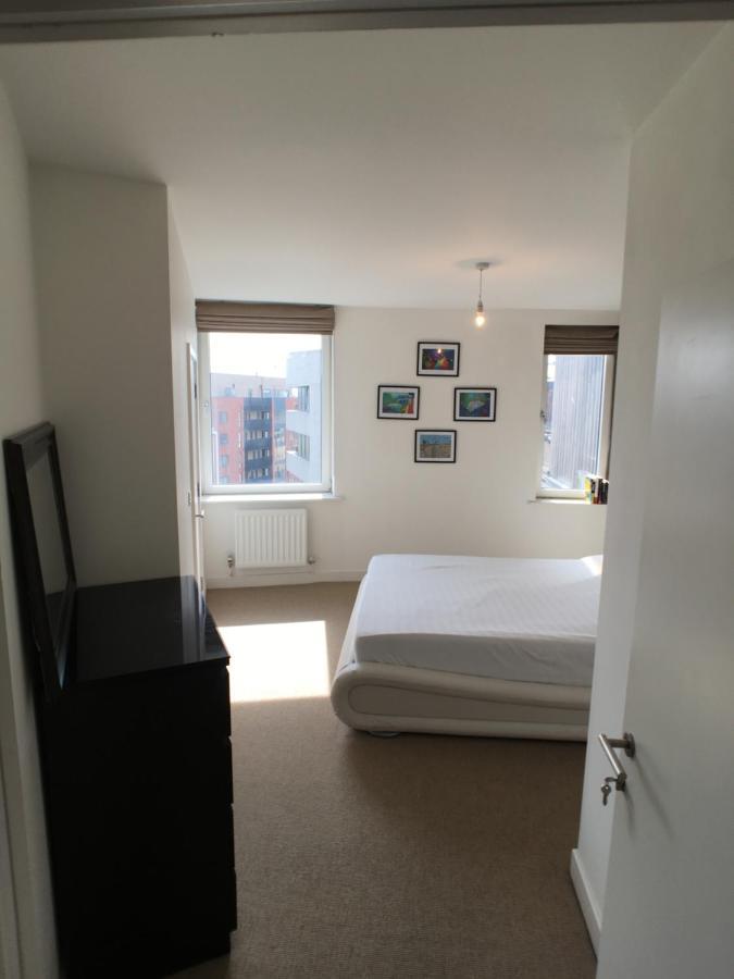 לונדון Luxury 2 Bed Penthouse Apartment Near Station מראה חיצוני תמונה