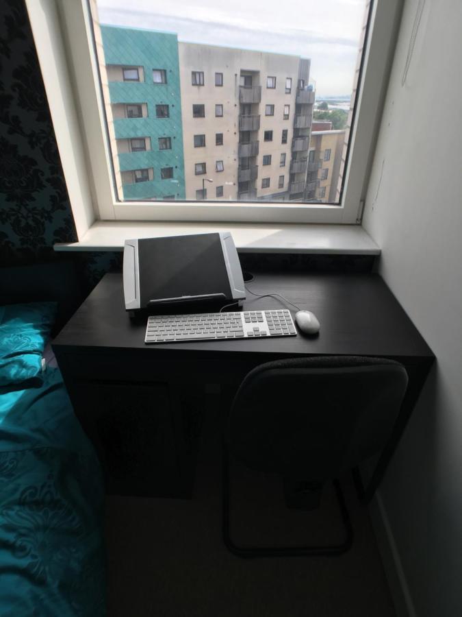 לונדון Luxury 2 Bed Penthouse Apartment Near Station מראה חיצוני תמונה